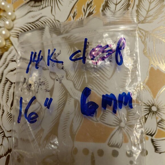 Pearls in good condition 14k clasp - Picture 5 of 5